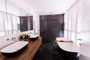 Les in naravni kamen sta popolna ta kopalnico