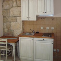 Provansalske, Francoske, Moderne lesene podeželske kuhinje Rustika Masiva d.o.o. - mizarstvo, interier / notranje oblikovanje, prodaja, izdelava in vgradnja vrat, izdelava in montaža pulta, tapetništvo - 34