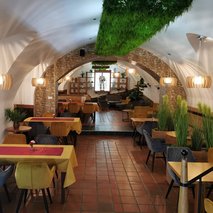 Bistro Grad ob sotočju - catering hrane in pijače, pogostitev za dogodke ali zabave, najem prostora za dogodke - 24