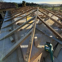 Gradbeništvo , Berisha Argjend s.p. - zidarske storitve, gradnja hiše na ključ, izdelava ali prenova fasade, odvoz materiala, slikopleskarstvo, rušitvena dela, montaža knaufa, montaža in prodaja oken, hišni servis in popravila, urejanje okolice, izkop gradbene jame, krovstvo, kleparstvo, tesarstvo, polaganje ploščic, hidroizolacija, vodovodne inštalacije in popravila, čistilne storitve, talne obloge, električarske storitve, prenova ali izgradnja kopalnice, asfaltiranje, izdelava in montaža nadstreška, polaganje tlakovcev, selitvene storitve, vrtnarske storitve, interier / notranje oblikovanje, sanacija vlage, namakalni sistem, polaganje vinila, prenova stanovanja na ključ, prenova hiše na ključ, izdelava in montaža tende, polaganje laminata, izdelava brunarice (lesene hiše) - 169
