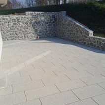 Ems, Suad Kudić s.p. - vodovodne inštalacije in popravila, zidarske storitve, slikopleskarstvo, gradnja hiše na ključ, urejanje okolice, ograje, izdelava ali prenova fasade, montaža knaufa, vrtanje rezanje sušenje ali brušenje betona, dekorativni beton, prenova ali izgradnja kopalnice, hišni servis in popravila, izkop gradbene jame, polaganje tlakovcev, dimniki, rušitvena dela, prenova stanovanja na ključ, polaganje laminata - 1