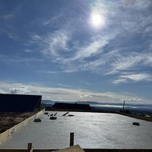 Gradbeništvo , Berisha Argjend s.p. - zidarske storitve, odvoz materiala, gradnja hiše na ključ, krovstvo, kleparstvo, tesarstvo, izdelava ali prenova fasade, urejanje okolice, vrtnarske storitve, polaganje tlakovcev, izkop gradbene jame, vodovodne inštalacije in popravila, polaganje ploščic, slikopleskarstvo, montaža knaufa, rušitvena dela, prenova mansarde na ključ, sanacija balkonov in teras, prenova stanovanja na ključ, prenova hiše na ključ, izdelava brunarice (lesene hiše), čistilne storitve, montaža in prodaja oken, električarske storitve, talne obloge, izdelava in montaža nadstreška, prenova ali izgradnja kopalnice, izdelava in montaža tende, namakalni sistem, sanacija vlage, stenske obloge, selitvene storitve, hidroizolacija, kamnoseštvo, polaganje laminata, polaganje vinila - 177