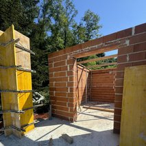 Gradbeništvo , Berisha Argjend s.p. - zidarske storitve, gradnja hiše na ključ, izdelava ali prenova fasade, odvoz materiala, slikopleskarstvo, rušitvena dela, montaža knaufa, montaža in prodaja oken, hišni servis in popravila, urejanje okolice, izkop gradbene jame, krovstvo, kleparstvo, tesarstvo, polaganje ploščic, hidroizolacija, vodovodne inštalacije in popravila, čistilne storitve, talne obloge, električarske storitve, prenova ali izgradnja kopalnice, asfaltiranje, izdelava in montaža nadstreška, polaganje tlakovcev, selitvene storitve, vrtnarske storitve, interier / notranje oblikovanje, sanacija vlage, namakalni sistem, polaganje vinila, prenova stanovanja na ključ, prenova hiše na ključ, izdelava in montaža tende, polaganje laminata, izdelava brunarice (lesene hiše) - 172