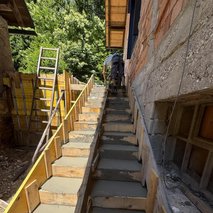 Gradbeništvo , Berisha Argjend s.p. - zidarske storitve, odvoz materiala, slikopleskarstvo, izdelava ali prenova fasade, urejanje okolice, izkop gradbene jame, krovstvo, kleparstvo, tesarstvo, polaganje tlakovcev, polaganje ploščic, vodovodne inštalacije in popravila, gradnja hiše na ključ, selitvene storitve, montaža knaufa, čistilne storitve, vrtnarske storitve, talne obloge, rušitvena dela, sanacija balkonov in teras, prenova hiše na ključ, kamnoseštvo, hidroizolacija, električarske storitve, montaža in prodaja oken, izdelava in montaža tende, izdelava in montaža nadstreška, namakalni sistem, prenova stanovanja na ključ, izdelava in montaža kamina, stenske obloge - 168
