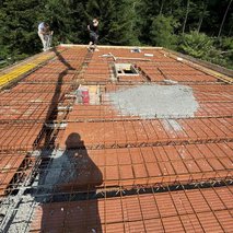 Gradbeništvo , Berisha Argjend s.p. - zidarske storitve, gradnja hiše na ključ, izdelava ali prenova fasade, odvoz materiala, slikopleskarstvo, rušitvena dela, montaža knaufa, montaža in prodaja oken, hišni servis in popravila, urejanje okolice, izkop gradbene jame, krovstvo, kleparstvo, tesarstvo, polaganje ploščic, hidroizolacija, vodovodne inštalacije in popravila, čistilne storitve, talne obloge, električarske storitve, prenova ali izgradnja kopalnice, asfaltiranje, izdelava in montaža nadstreška, polaganje tlakovcev, selitvene storitve, vrtnarske storitve, interier / notranje oblikovanje, sanacija vlage, namakalni sistem, polaganje vinila, prenova stanovanja na ključ, prenova hiše na ključ, izdelava in montaža tende, polaganje laminata, izdelava brunarice (lesene hiše) - 170
