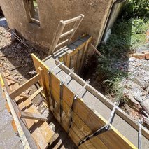 Gradbeništvo , Berisha Argjend s.p. - zidarske storitve, odvoz materiala, slikopleskarstvo, izdelava ali prenova fasade, urejanje okolice, izkop gradbene jame, krovstvo, kleparstvo, tesarstvo, polaganje tlakovcev, polaganje ploščic, vodovodne inštalacije in popravila, gradnja hiše na ključ, selitvene storitve, montaža knaufa, čistilne storitve, vrtnarske storitve, talne obloge, rušitvena dela, sanacija balkonov in teras, prenova hiše na ključ, kamnoseštvo, hidroizolacija, električarske storitve, montaža in prodaja oken, izdelava in montaža tende, izdelava in montaža nadstreška, namakalni sistem, prenova stanovanja na ključ, izdelava in montaža kamina, stenske obloge - 166