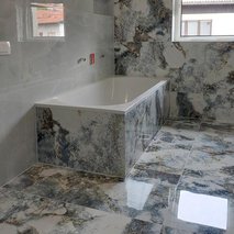 KERAARTIST, zaključna dela v gradbeništvu, Dejan Sivonjić s.p. - polaganje ploščic, odvoz materiala, zidarske storitve, prenova ali izgradnja kopalnice, hišni servis in popravila, dekorativni beton, sanacija balkonov in teras, polaganje tlakovcev, izdelava in montaža pulta, polaganje laminata, čistilne storitve, selitvene storitve, mizarstvo, talne obloge, interier / notranje oblikovanje, polaganje vinila - 2