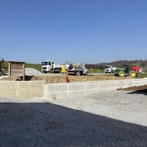 MEKLAV- izkopi in betoni - zidarske storitve, dekorativni beton, kamnolom, peskokop, asfaltiranje, polaganje tlakovcev, urejanje okolice, izkop gradbene jame, rušitvena dela - 23