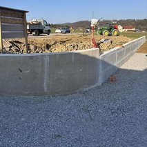 MEKLAV- izkopi in betoni - zidarske storitve, dekorativni beton, kamnolom, peskokop, asfaltiranje, polaganje tlakovcev, urejanje okolice, izkop gradbene jame, rušitvena dela - 19