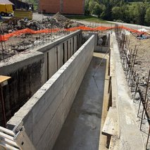 MEKLAV- izkopi in betoni - zidarske storitve, dekorativni beton, kamnolom, peskokop, asfaltiranje, polaganje tlakovcev, urejanje okolice, izkop gradbene jame, rušitvena dela - 11
