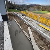 MEKLAV- izkopi in betoni - zidarske storitve, dekorativni beton, kamnolom, peskokop, asfaltiranje, polaganje tlakovcev, urejanje okolice, izkop gradbene jame, rušitvena dela - 13