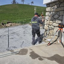 MODRA Ureditev - ograje, urejanje okolice, namakalni sistem, prodaja, izdelava in vgradnja vrat, vrtnarske storitve, polaganje tlakovcev, avtomatska vrata in zapornice - 14