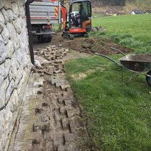 MODRA Ureditev - ograje, urejanje okolice, namakalni sistem, prodaja, izdelava in vgradnja vrat, vrtnarske storitve, polaganje tlakovcev, avtomatska vrata in zapornice - 11