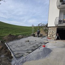 MODRA Ureditev - ograje, urejanje okolice, namakalni sistem, prodaja, izdelava in vgradnja vrat, vrtnarske storitve, polaganje tlakovcev, avtomatska vrata in zapornice - 17