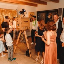 Prima Photobooth - najem foto stojnice, video produkcija, fotografiranje, snemanje poroke - 1