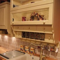 Provansalske, Francoske, Moderne lesene podeželske kuhinje Rustika Masiva d.o.o. - mizarstvo, interier / notranje oblikovanje, prodaja, izdelava in vgradnja vrat, izdelava in montaža pulta, tapetništvo - 20