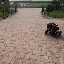 Sureclean - visokotlačno čiščenje, slikopleskarstvo, odvoz materiala, servis oken in vrat ter senčil, talne obloge, selitvene storitve, polaganje vinila, urejanje okolice, vrtnarske storitve, čistilne storitve, montaža in prodaja oken, prevoz blaga, namakalni sistem, polaganje laminata - 4