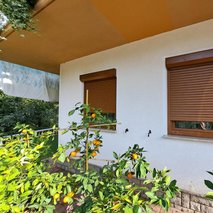 TAK-OKNA-MONT, Trajche Gockov s.p. - odvoz materiala, prodaja, izdelava in vgradnja vrat, mizarstvo, senčila, servis oken in vrat ter senčil, montaža in prodaja oken, izdelava in montaža pulta, montaža knaufa, izdelava in montaža nadstreška, strešna okna - 22