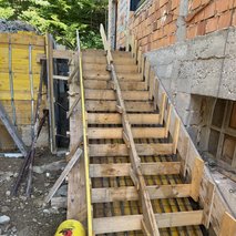 Gradbeništvo , Berisha Argjend s.p. - zidarske storitve, odvoz materiala, slikopleskarstvo, izdelava ali prenova fasade, urejanje okolice, izkop gradbene jame, krovstvo, kleparstvo, tesarstvo, polaganje tlakovcev, polaganje ploščic, vodovodne inštalacije in popravila, gradnja hiše na ključ, selitvene storitve, montaža knaufa, čistilne storitve, vrtnarske storitve, talne obloge, rušitvena dela, sanacija balkonov in teras, prenova hiše na ključ, kamnoseštvo, hidroizolacija, električarske storitve, montaža in prodaja oken, izdelava in montaža tende, izdelava in montaža nadstreška, namakalni sistem, prenova stanovanja na ključ, izdelava in montaža kamina, stenske obloge - 167
