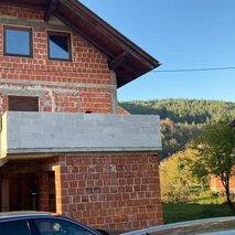 ZAKLJUČNA GRADBENA DELA, Ermin Mahalbašić, s.p. - zidarske storitve, slikopleskarstvo, hišni servis in popravila, montaža in prodaja oken, prodaja, izdelava in vgradnja vrat, polaganje ploščic, krovstvo, kleparstvo, tesarstvo, talne obloge, prenova stanovanja na ključ, prenova mansarde na ključ, izdelava in montaža nadstreška, strešna okna, izdelava brunarice (lesene hiše), vrtna lopa, hiška, uta - 12