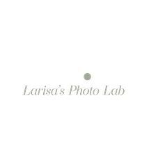 Larisa's Photo Lab - Logotip