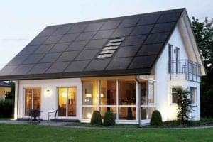 sončna elektrarna cena moderna hiša streha