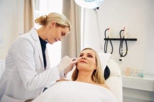 dermatolog-cena-kirurski-nekirurski-pristop