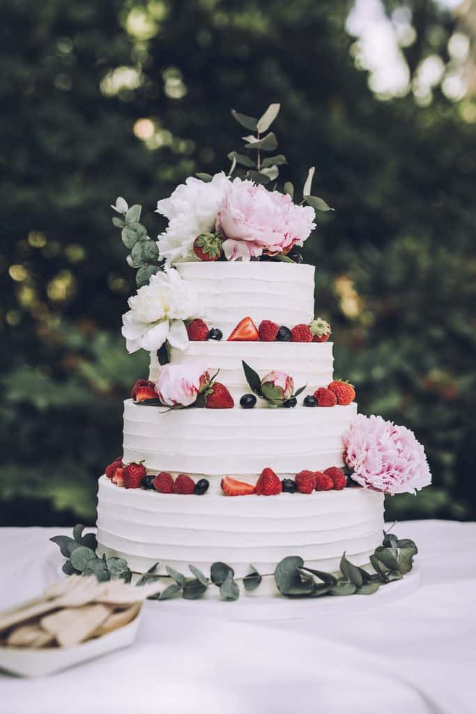 Poročna torta je obvezna na vsaki poroki