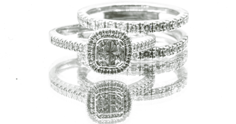 Poročni prstan v belem zlatu s kamnom