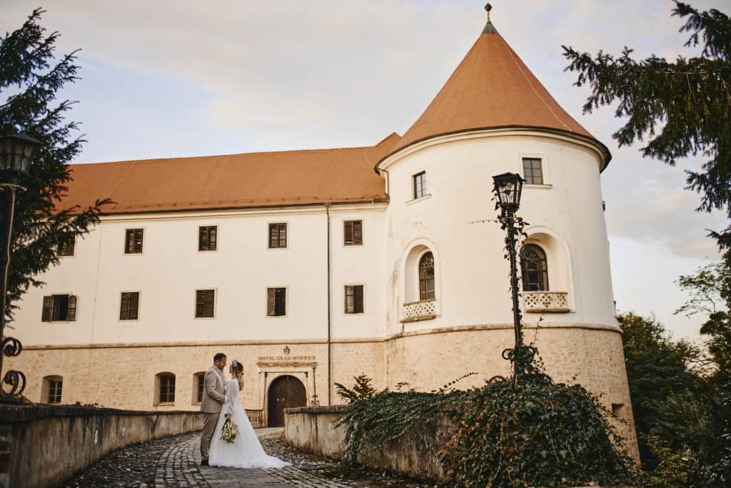 Grajska poroka na gradu Mokrice.