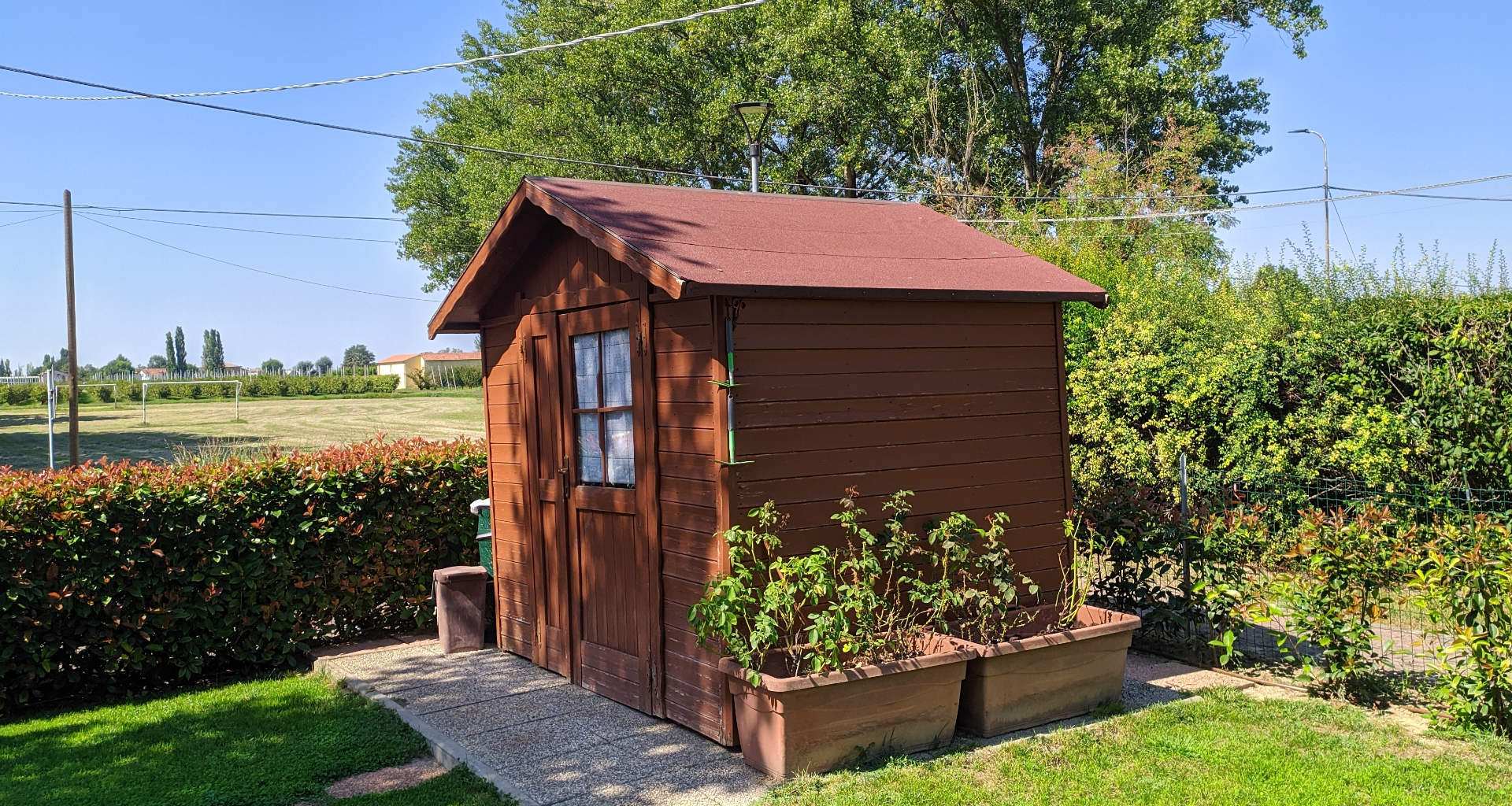 Vrtna lopa, hiška, uta